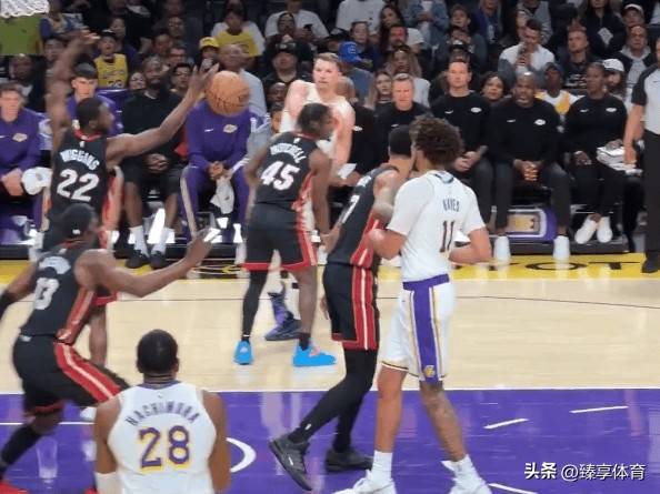 热火横扫鹈鹕,米切尔扛起全队 热火横扫鹈鹕,米切尔扛起全队